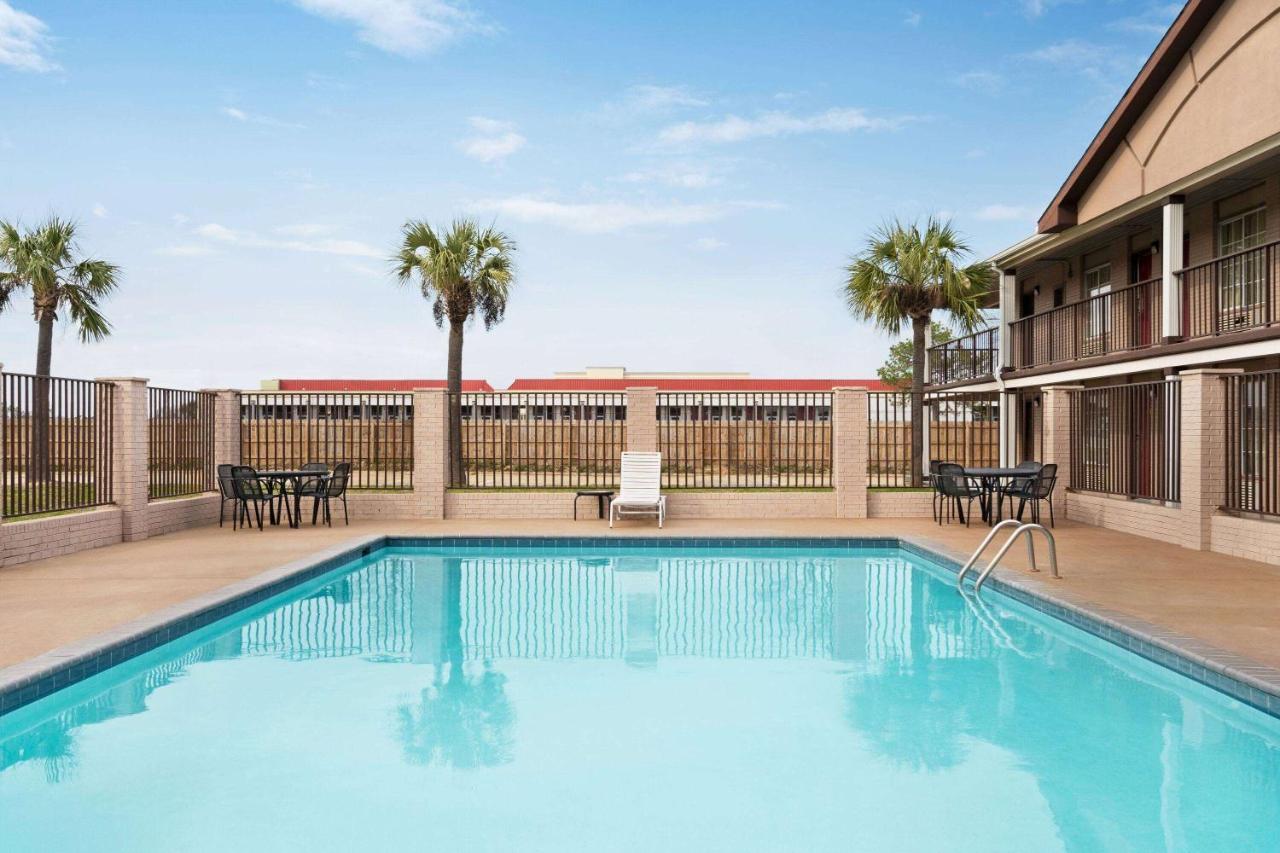 Motel Super 8 By Wyndham Gulfport Biloxi Airport Extérieur photo