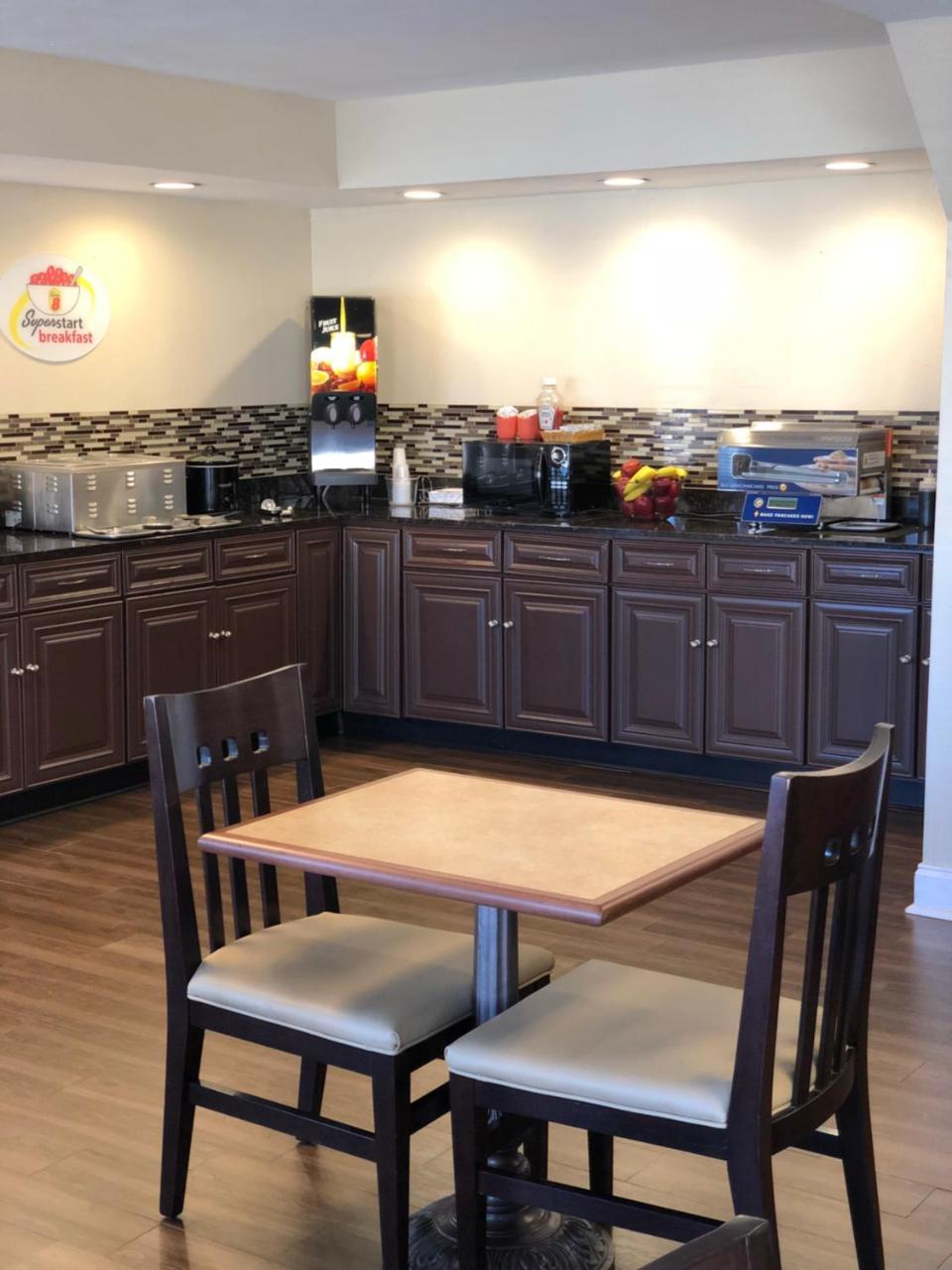 Motel Super 8 By Wyndham Gulfport Biloxi Airport Extérieur photo